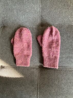 EUC Miou Baby Alpaca Knit Gloves